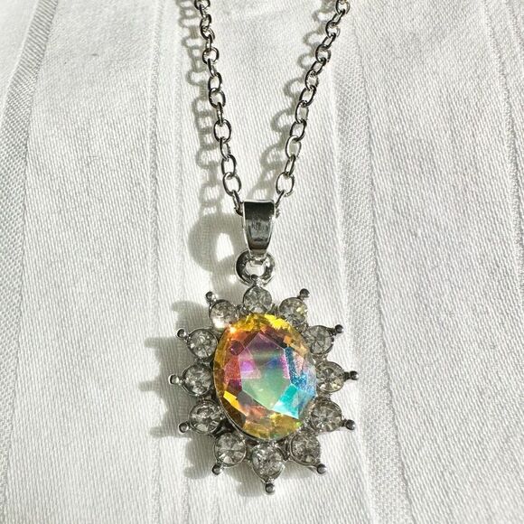 Multicolor oval cut super sparkly iridescent necklace - Picture 4 of 4